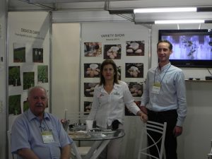 Sr. Abraham com sua filha Sonia Margossian e Ruurd agente da Agrico na ALAP 2012